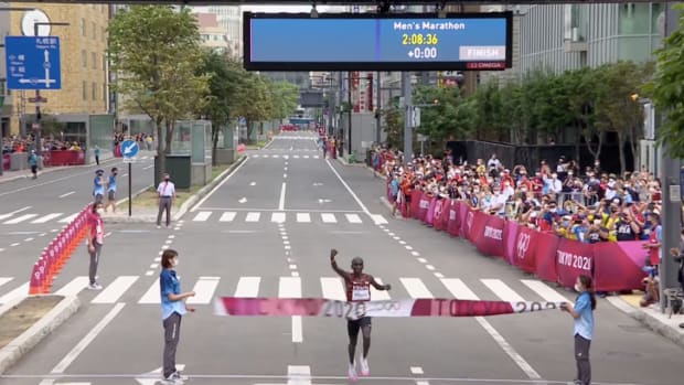 Eliud Kipchoge wins men's marathon at 2020 Olympics